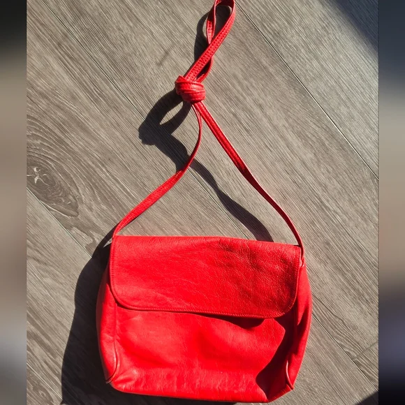 Vintage Samantha Scott Red Genuine Leather Crossbody Flap Bag — Bold Cherry Red - Picture 10 of 15